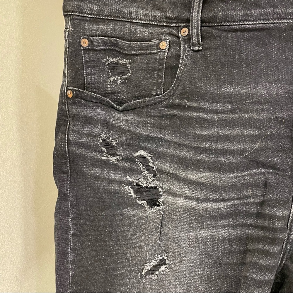 AMERICAN EAGLE OUTFITTERS - Black Denim Destroyed Shorts, Mens Size 42 - Picture 10 of 14